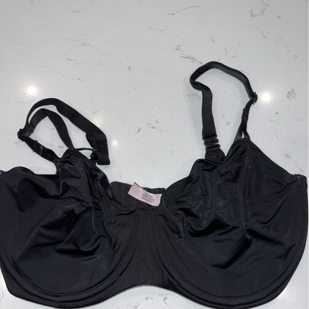 Victoria’s Secret 36DDD push-up without padding bra for sale 🖤